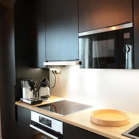 Riverside Lux With 2 Bedrooms, Car Park Garage And Sauna *