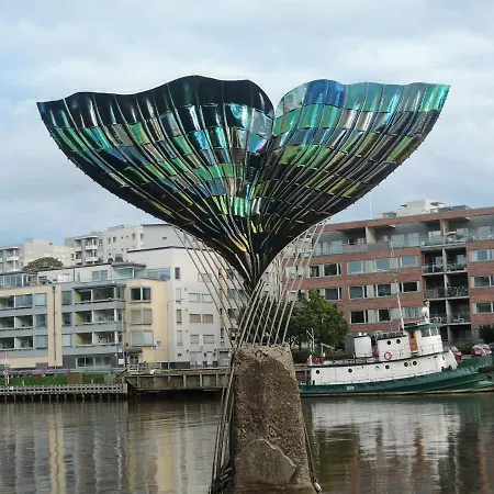 Riverside Lux With 2 Bedrooms, Car Park Garage And Sauna