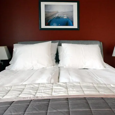 Riverside Lux With 2 Bedrooms, Car Park Garage And Sauna *