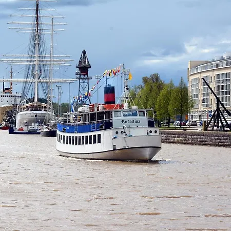 Riverside Lux With 2 Bedrooms, Car Park Garage And Sauna Apartment