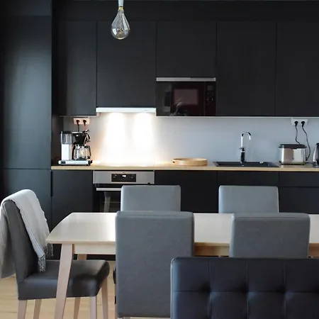 Riverside Lux With 2 Bedrooms, Car Park Garage And Sauna *