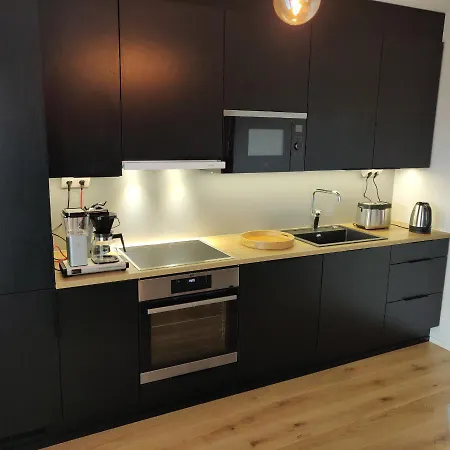 Riverside Lux With 2 Bedrooms, Car Park Garage And Sauna Apartmán